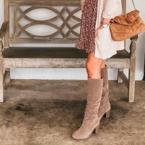 NWT Universal Thread Lainee Boots in Taupe